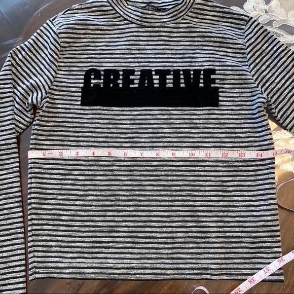 Striped mock neck crop top - Picture 4 of 4